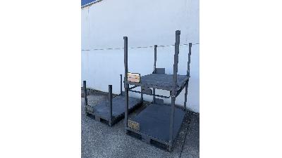 Pallet metálico autoapilable.