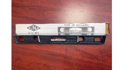 Nivel de escuadra ALCA Mod. 6116. 50cm.