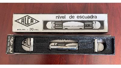Nivel de escuadra ALCA Mod. 6116. 30cm.